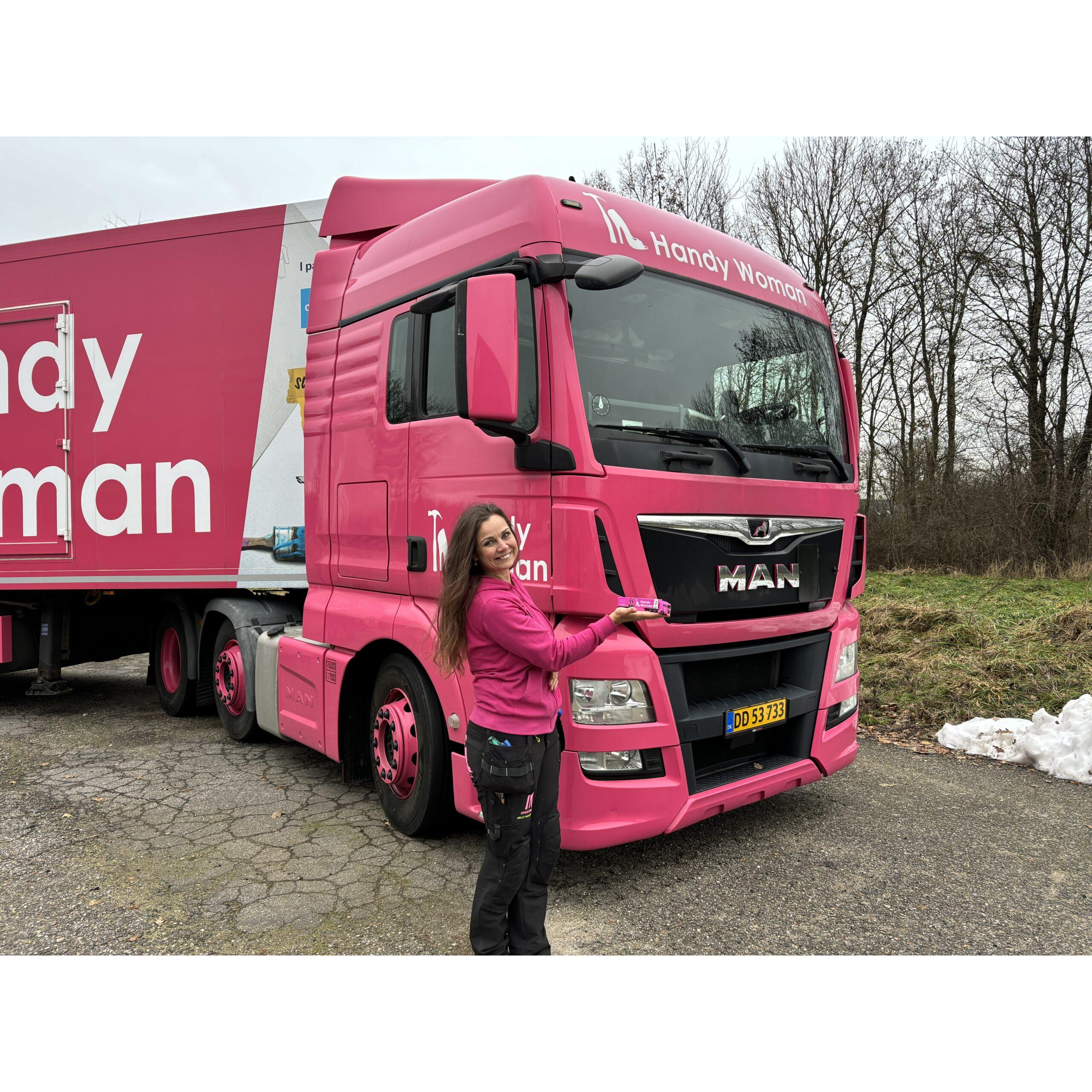 handywoman_truck_pink
